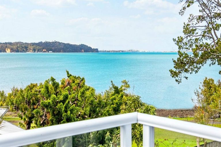 Photo of property in 68 Spinnaker Drive, Te Atatu Peninsula, Auckland, 0610