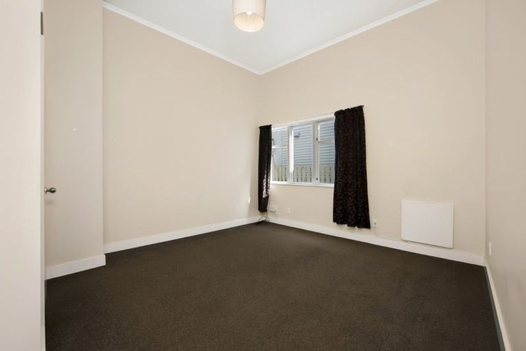 Photo of property in 2 Henry Street, Kilbirnie, Wellington, 6022