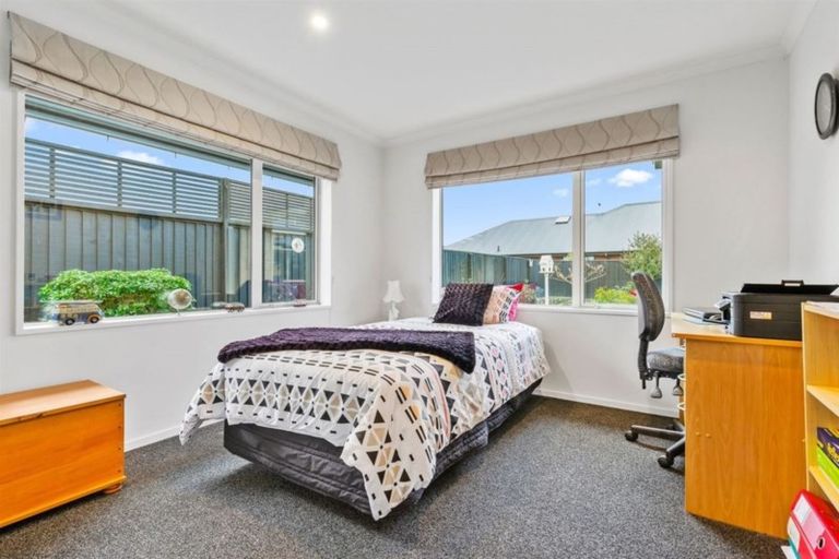 Photo of property in 5 Holly Place, Rangiora, 7400