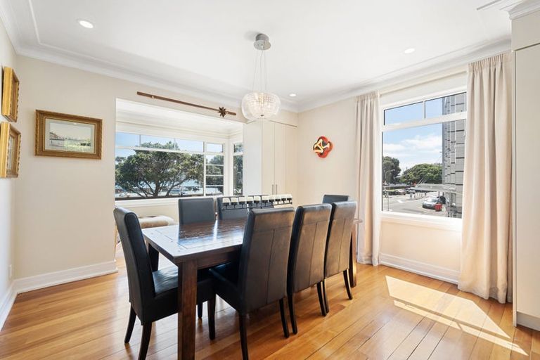 Photo of property in 90 Oriental Parade, Oriental Bay, Wellington, 6011