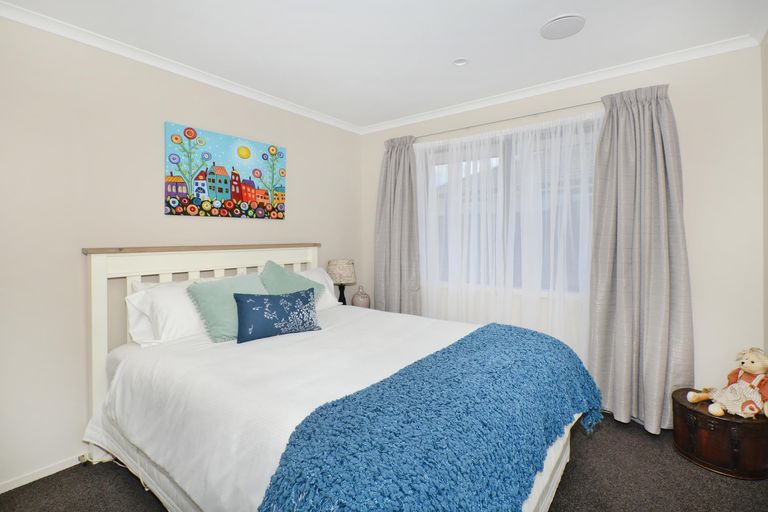 Photo of property in 18 Wairau Drive, Tikipunga, Whangarei, 0112