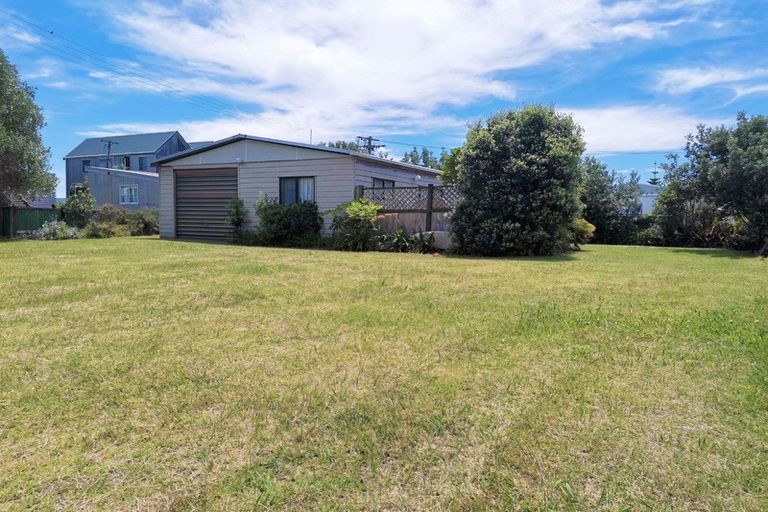 Photo of property in 2 Tamure Crescent, Mahia, 4198