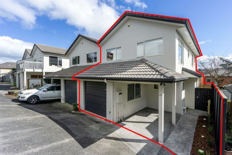 Photo of property in 2/49 Fields Parade, Oteha, Auckland, 0632