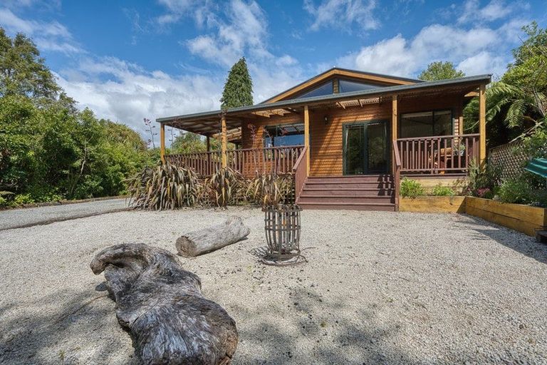 Photo of property in 226 Woodstock-rimu Road, Ruatapu, Hokitika, 7883