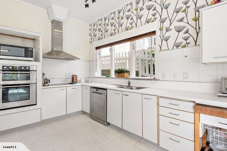 Photo of property in 16 Upland Road, Kelburn, Wellington, 6012