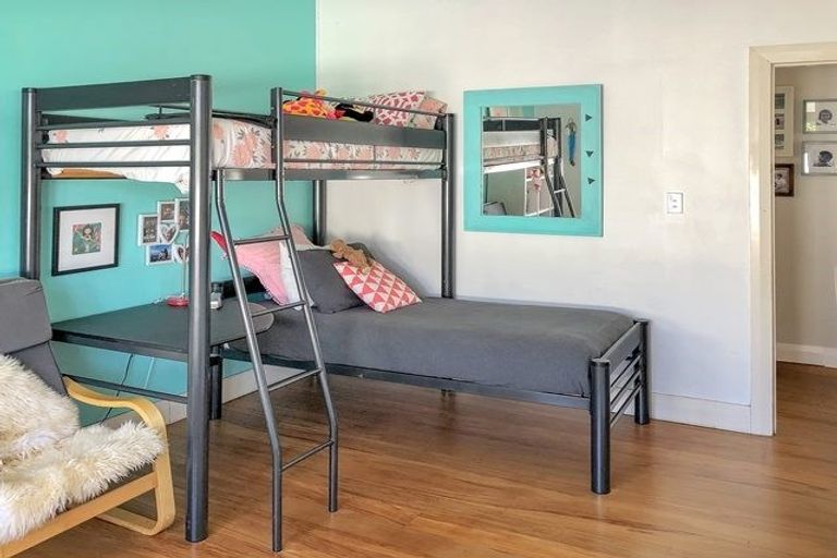 Photo of property in 1/1 Birkley Road, Bayswater, Auckland, 0622