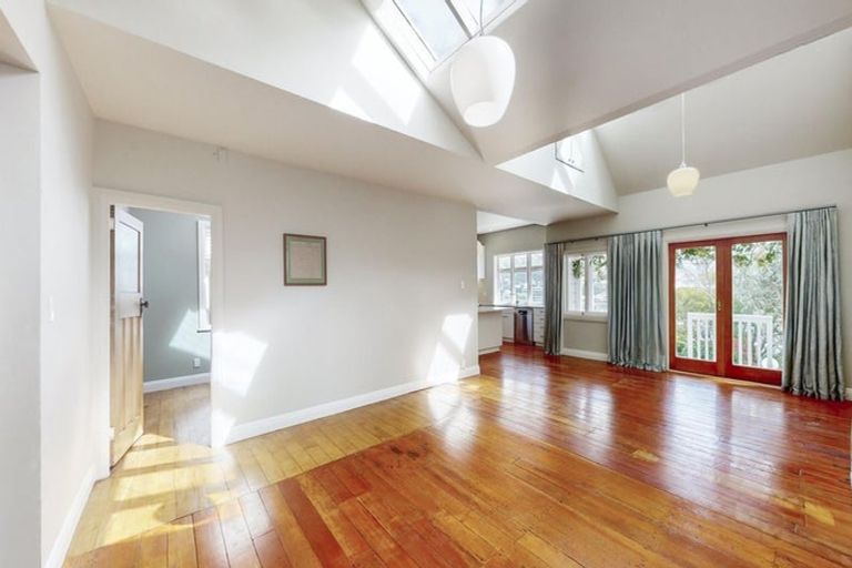 Photo of property in 19 Scarborough Terrace, Mount Victoria, Wellington, 6011
