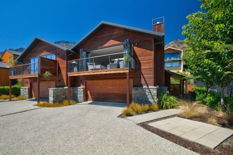 Photo of property in 33 Rannoch Drive, Jacks Point, Queenstown, 9371