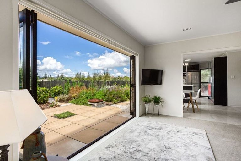 Photo of property in 2 Edgewater Grove, Orewa, 0931