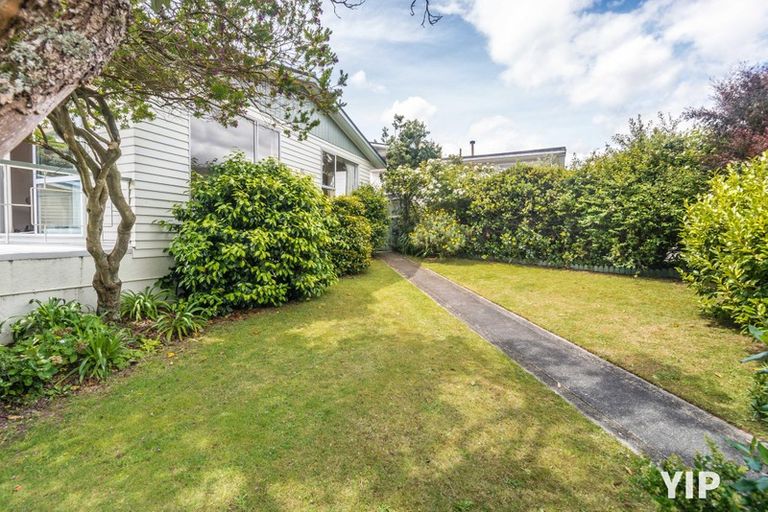 Photo of property in 65 Gloaming Hill, Titahi Bay, Porirua, 5022