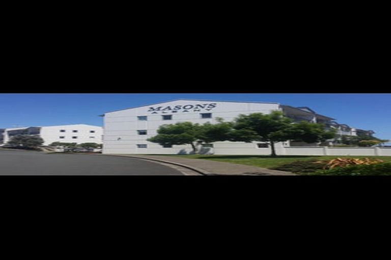 Photo of property in 9c/60 Masons Road, Oteha, Auckland, 0632