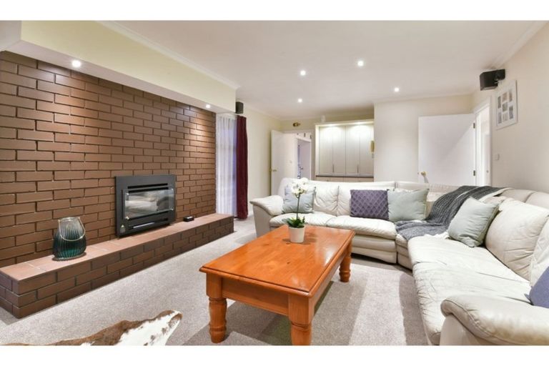 Photo of property in 13 Quo Vadis Place, Red Beach, 0932