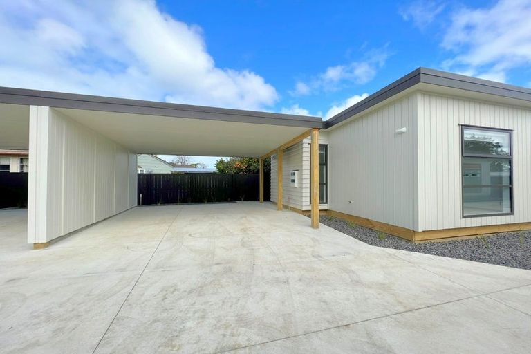 Photo of property in 2/1085 Heaphy Terrace, Hamilton