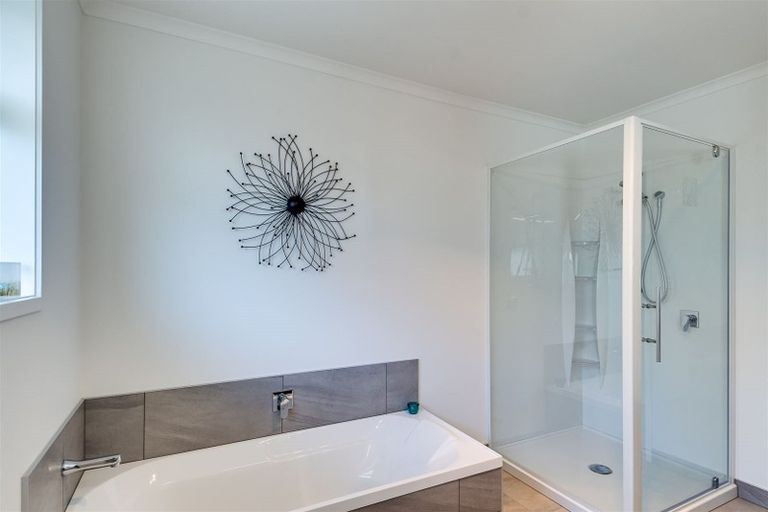 Photo of property in 5 Kaituna Place, Te Awa, Napier, 4110