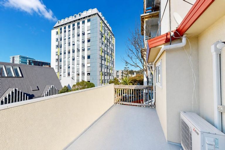 Photo of property in 4a Macdonald Crescent, Te Aro, Wellington, 6011