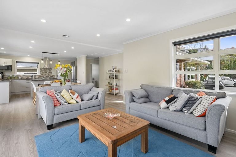 Photo of property in 5 Deller Grove, Silverstream, Upper Hutt, 5019