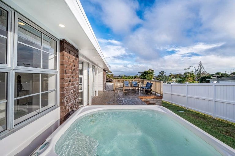 Photo of property in 1/3 Benygloe Place, Highland Park, Auckland, 2010