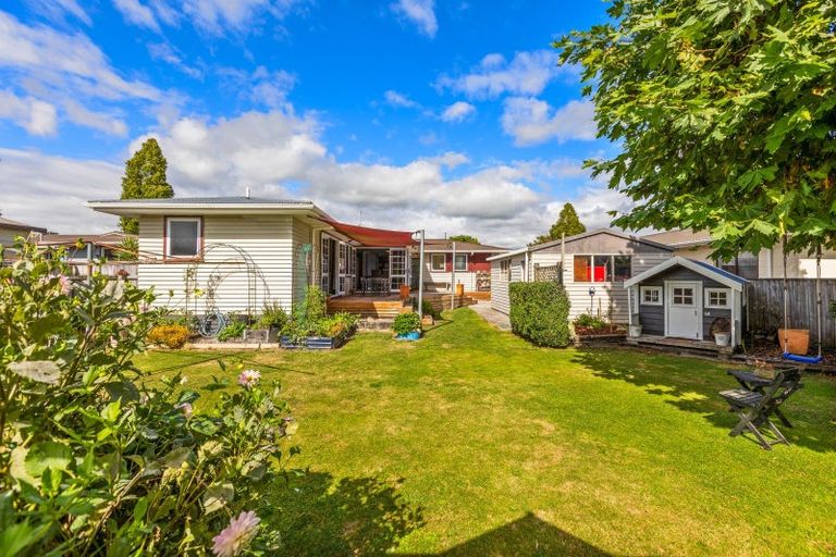Photo of property in 6 Kauri Street, Merrilands, New Plymouth, 4312