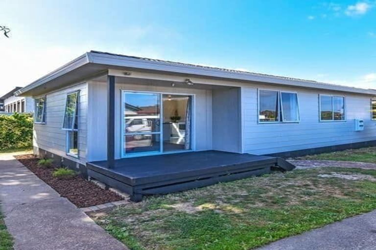 Photo of property in 2/14 Trimdon Street, Randwick Park, Auckland, 2105