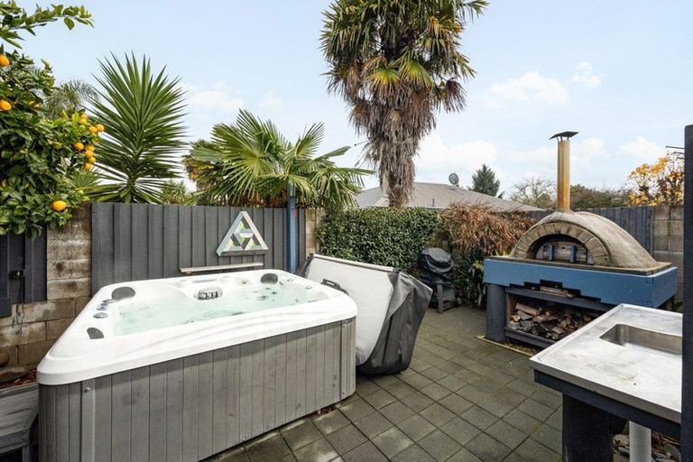 Photo of property in 2 Pascal Place, Flagstaff, Hamilton, 3210