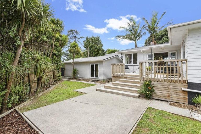Photo of property in 12 Mayburn Road, Te Atatu Peninsula, Auckland, 0610