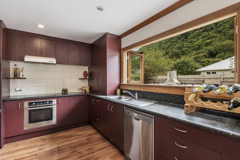Photo of property in 30 Black Beech Street, Birchville, Upper Hutt, 5018