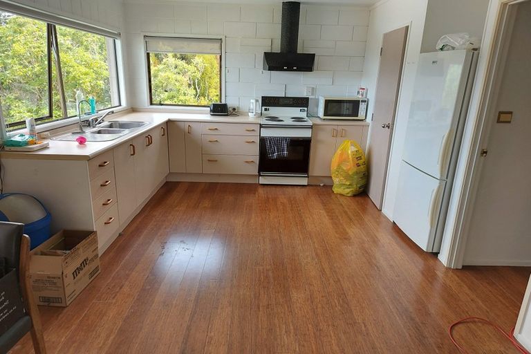 Photo of property in 2/90 Browns Bay Road, Rothesay Bay, Auckland, 0630
