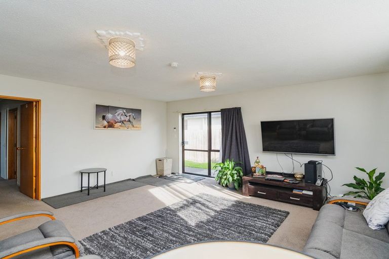 Photo of property in 23d Saunders Place, Redwood, Christchurch, 8051
