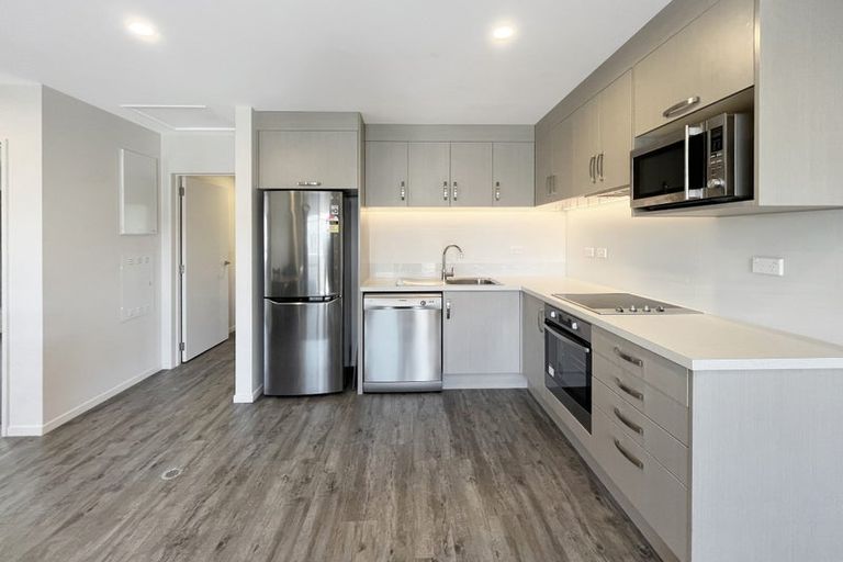 Photo of property in 80h Shakespeare Road, Waltham, Christchurch, 8023