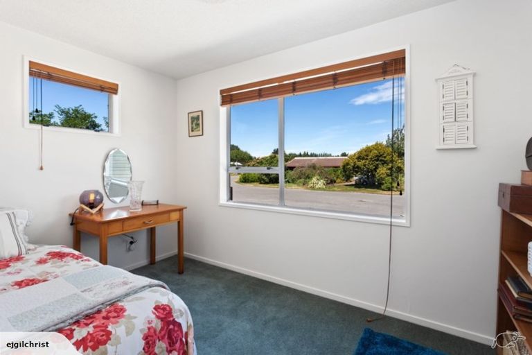 Photo of property in 8 Ensors Place, Waikuku Beach, 7402