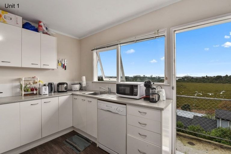 Photo of property in 71 College Road, Northcote, Auckland, 0627