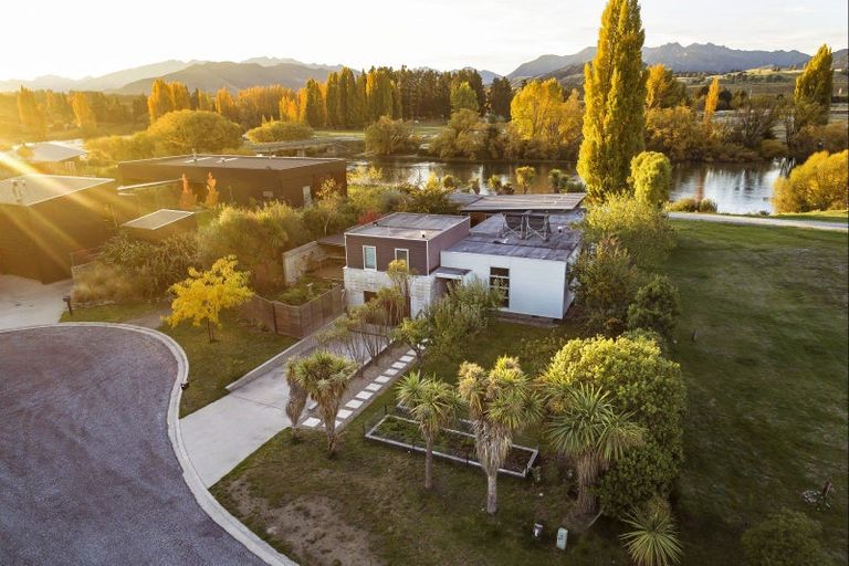 Photo of property in 10 Bridgewater Terrace, Albert Town, Wanaka, 9305