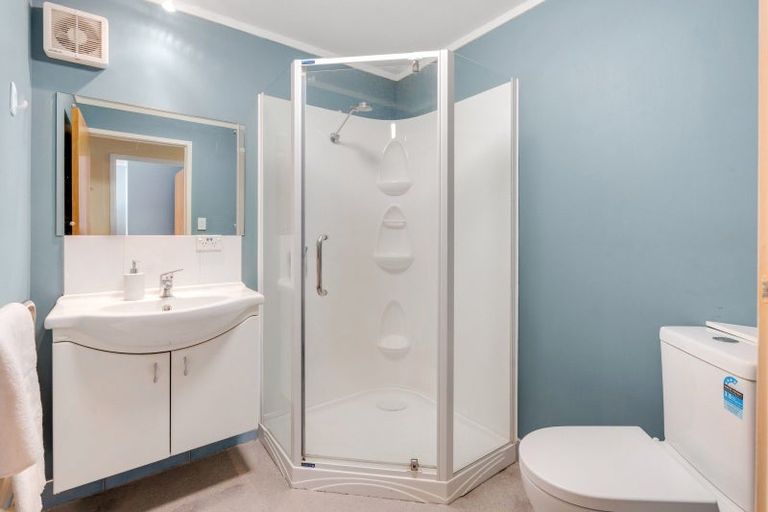 Photo of property in 15 Robbies Road, Shelly Park, Auckland, 2014