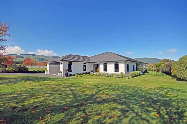 Photo of property in 19 Montgomery Crescent, Kinloch, Taupo, 3377