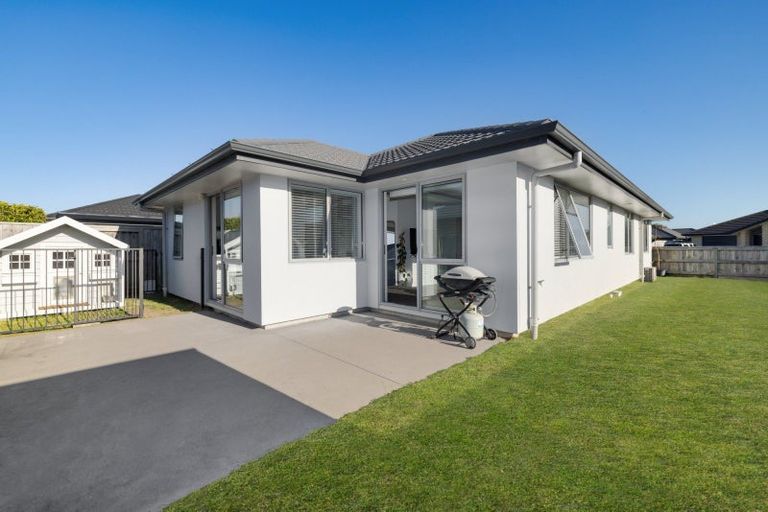 Photo of property in 16 Kanapa Close, Papamoa, 3118