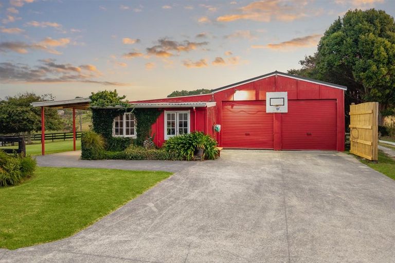 Photo of property in 145 Hanham Road, Kumeu, 0891