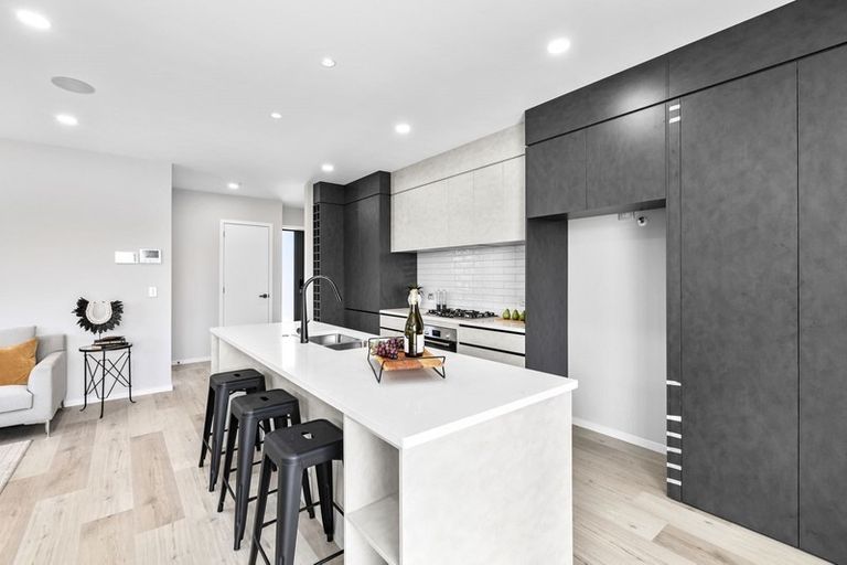 Photo of property in 26 Vinistra Road, Kumeu, 0810