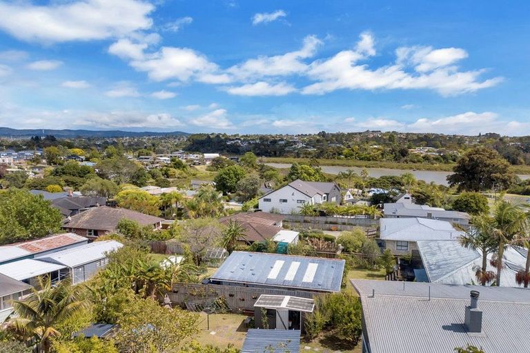 Photo of property in 27 Wharf Road, Te Atatu Peninsula, Auckland, 0610