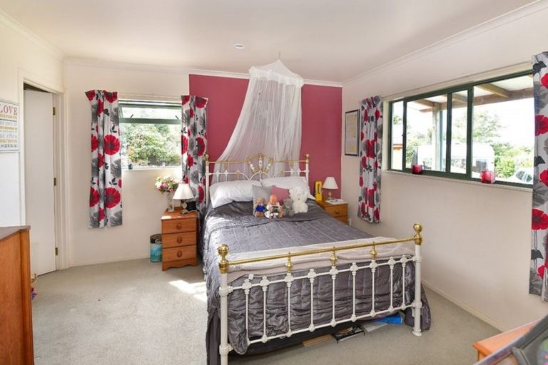 Photo of property in 39 Crosland Road, South Head, Helensville, 0874