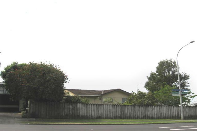 Photo of property in 2/963 Beach Road, Torbay, Auckland, 0630