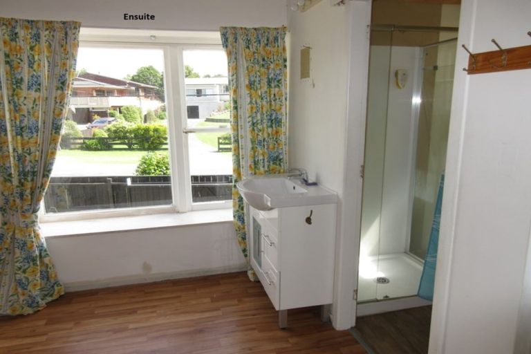 Photo of property in 21 Makora Road, Otaihanga, Paraparaumu, 5036