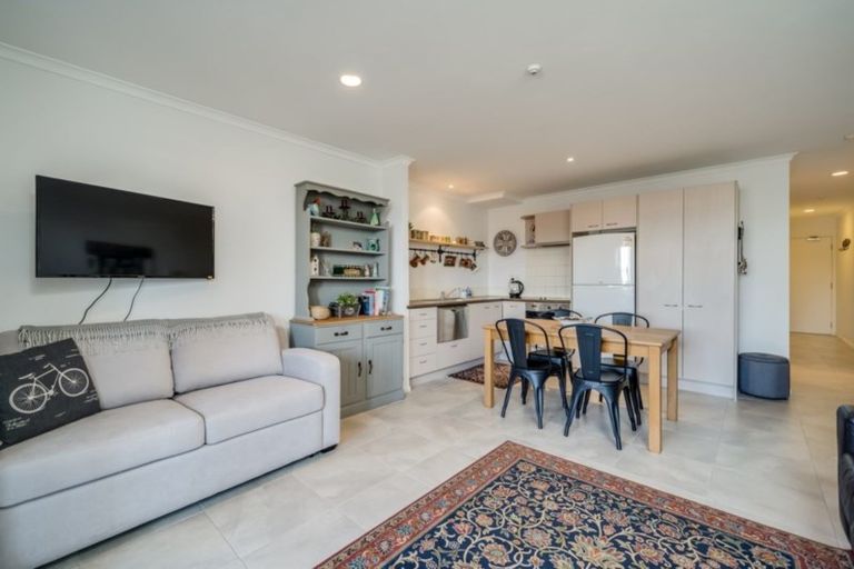 Photo of property in Paramount Apartments, 4/281 Maunganui Road, Mount Maunganui, 3116