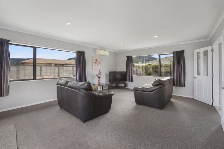 Photo of property in 19 Percy Kinsman Crescent, Riverstone Terraces, Upper Hutt, 5018