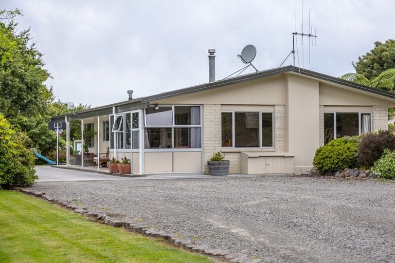 Photo of property in 22 Tiratu Road, Dannevirke, 4976
