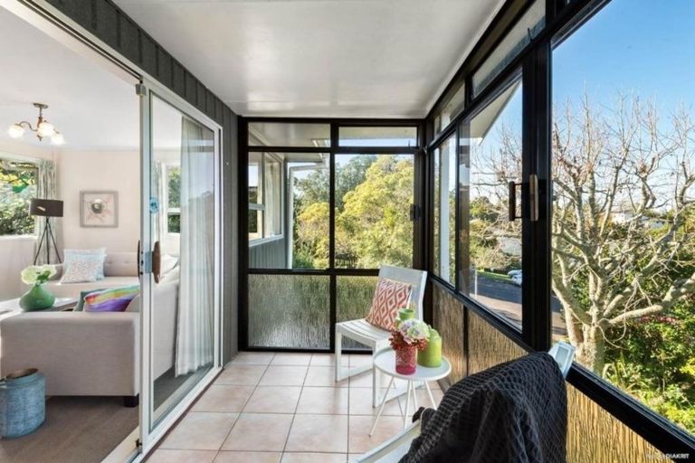 Photo of property in 14 Kerria Place, Sunnynook, Auckland, 0620