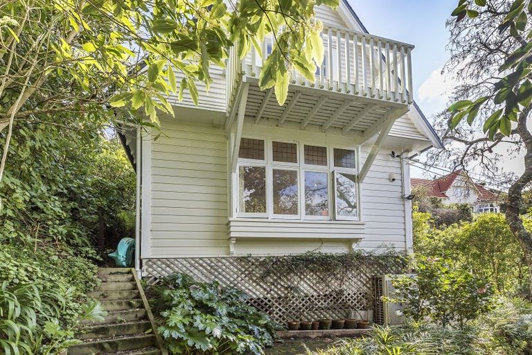 Photo of property in 40 Ngaio Road, Kelburn, Wellington, 6012