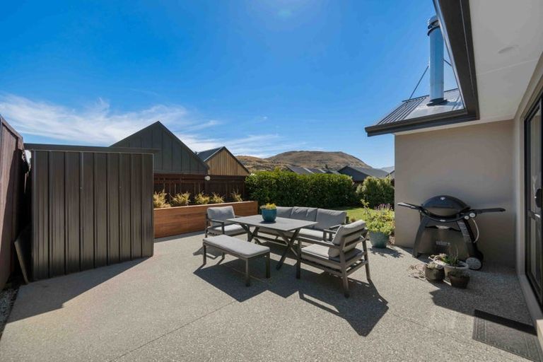 Photo of property in 2 Collie Road, Pukekohe, 2120