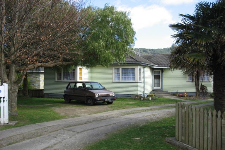 Photo of property in 4 Wood Street, Wainuiomata, Lower Hutt, 5014