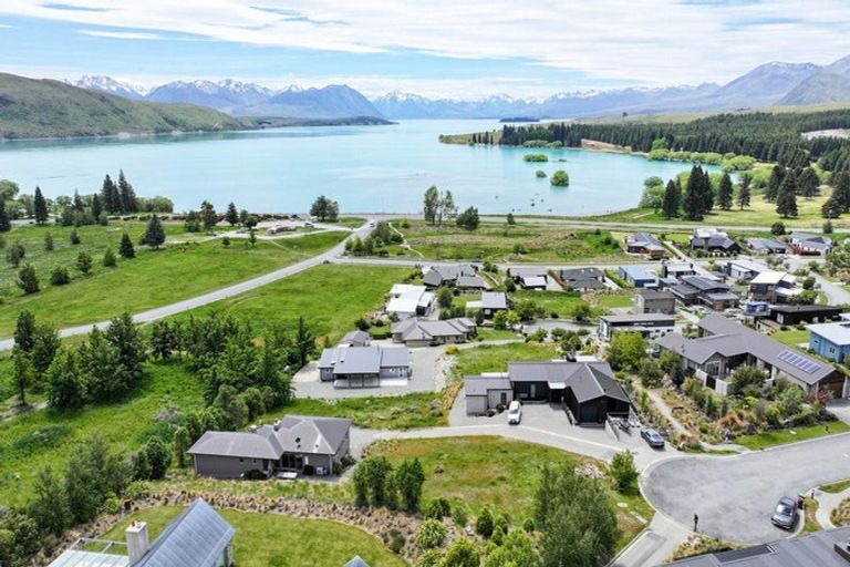 Photo of property in 16 Rankin Rise, Lake Tekapo, 7999