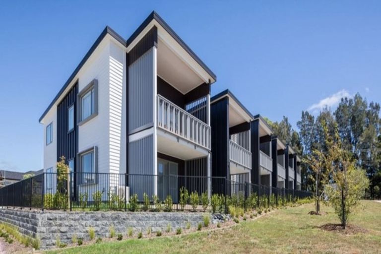 Photo of property in 3/27 Dida Park Drive, Kumeu, 0810